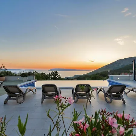 4 Bedroom Stunning In