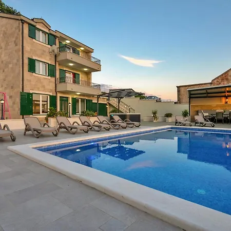 펜션 4 Bedroom Stunning In *