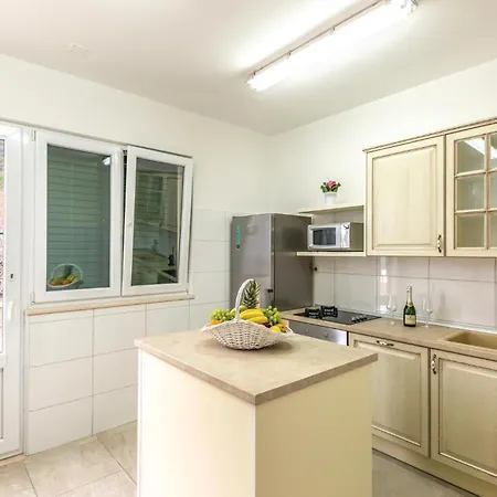펜션 4 Bedroom Stunning In