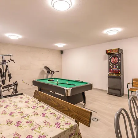 4 Bedroom Stunning In 펜션